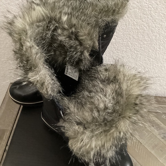 SOREL 'Tofino II' Faux Fur Lined Waterproof Boot (Women) 7M - Picture 7 of 8